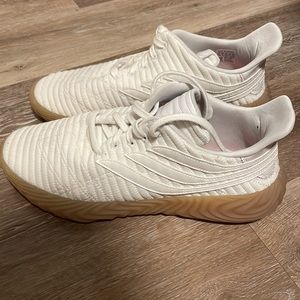 ADIDAS SOBAKOV - 9.5 WHITE/GUM